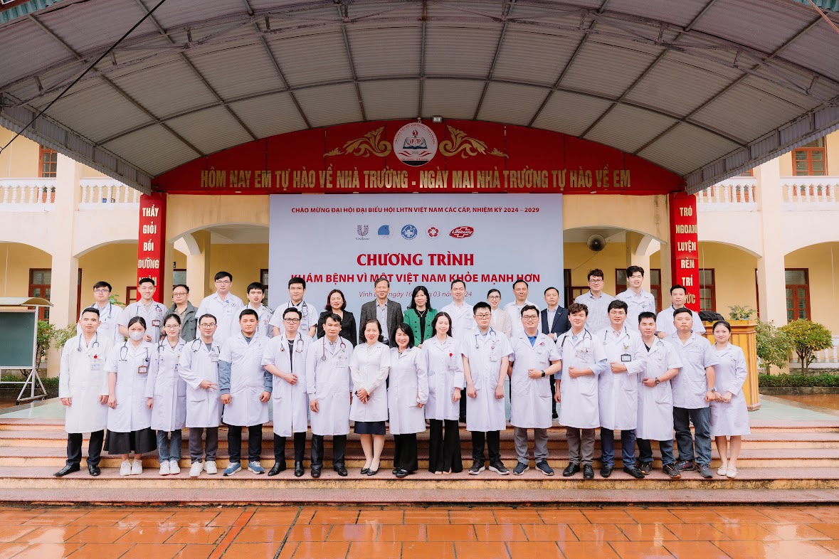 Đoàn thanh niên bệnh viện Nội tiết Trung ương tham gia chương trình “khám bệnh vì một Việt Nam khỏe mạnh hơn”