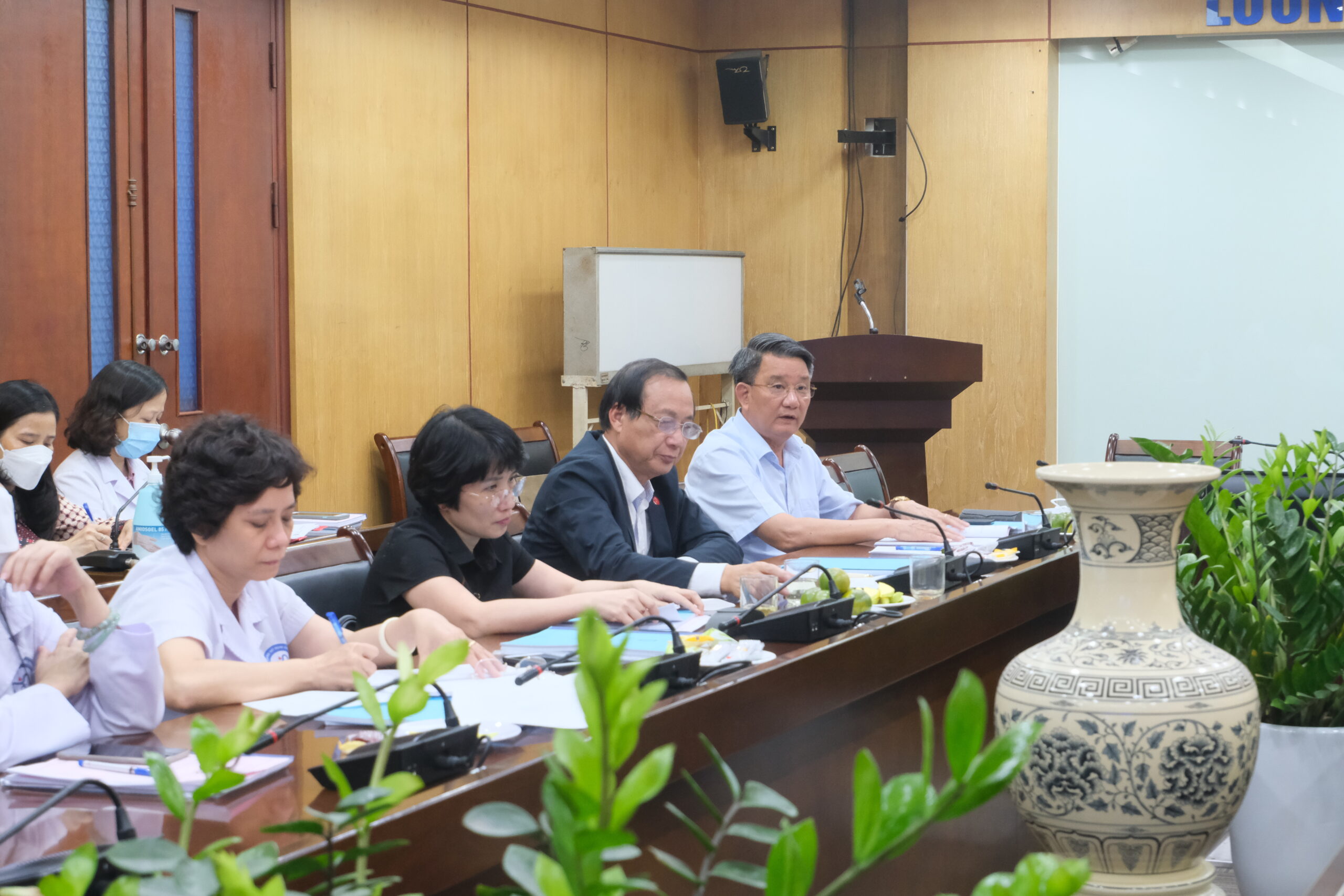 Tóm tắt để tài nghiên cứu khoa học cấp cơ sở: Đặc điểm lâm sàng, cận lâm sàng và kết quả điều trị rò dưỡng chấp ở bệnh nhân cắt toàn bộ tuyến giáp có nạo vét hạch cổ điều trị ung thư tuyến giáp