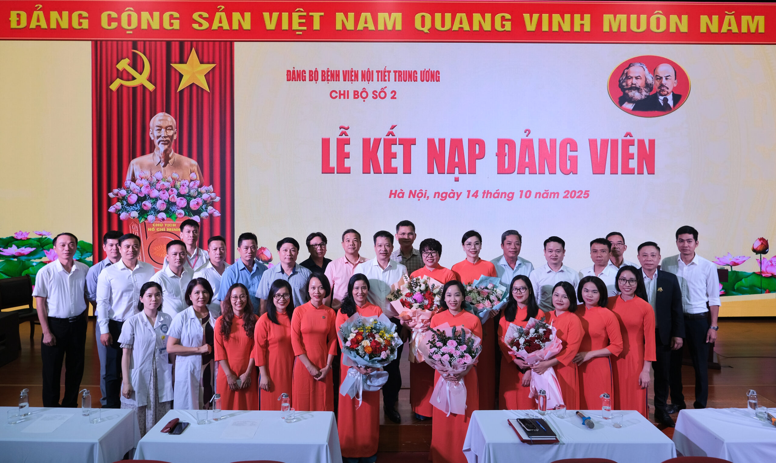 Đảng bộ Bệnh viện Nội tiết Trung ương tổ chức kết nạp Đảng viên và trao quyết định Đảng viên chính thức