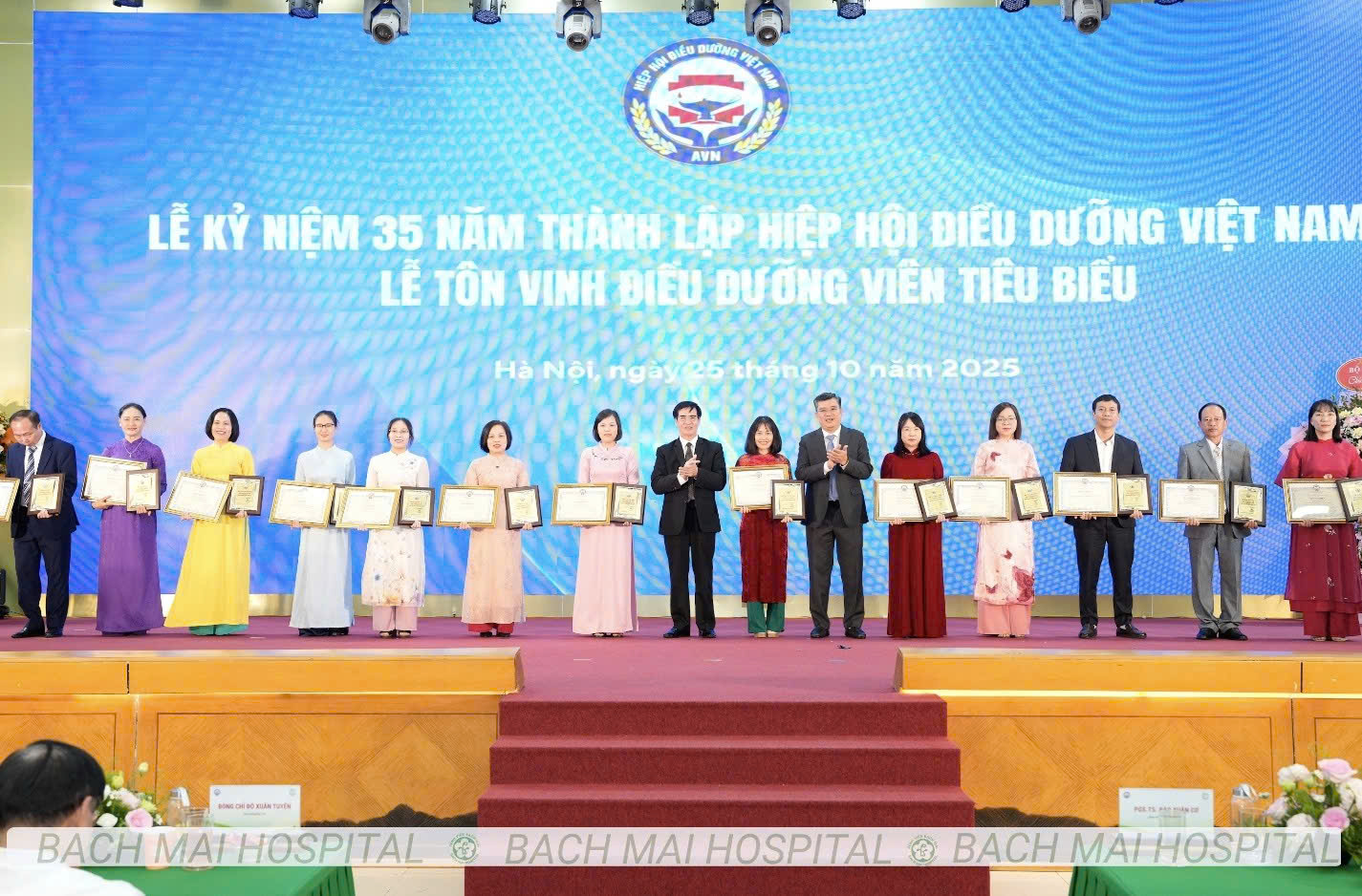 5 điều dưỡng của Bệnh viện Nội tiết Trung ương được nhận danh hiệu “Điều dưỡng viên tiêu biểu toàn quốc”