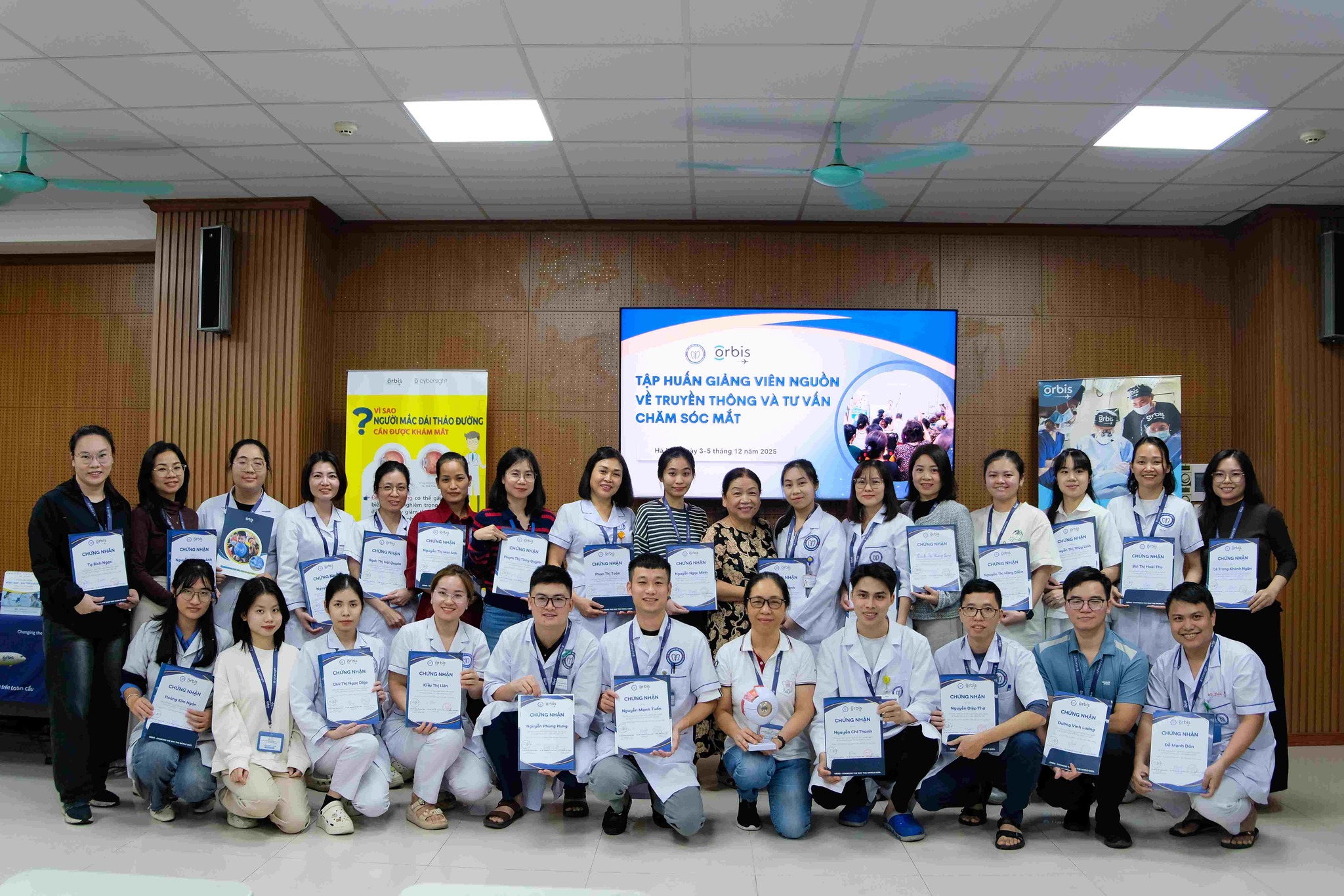 Bệnh viện Nội tiết Trung ương tổ chức tập huấn giảng viên nguồn về truyền thông và tư vấn chăm sóc mắt