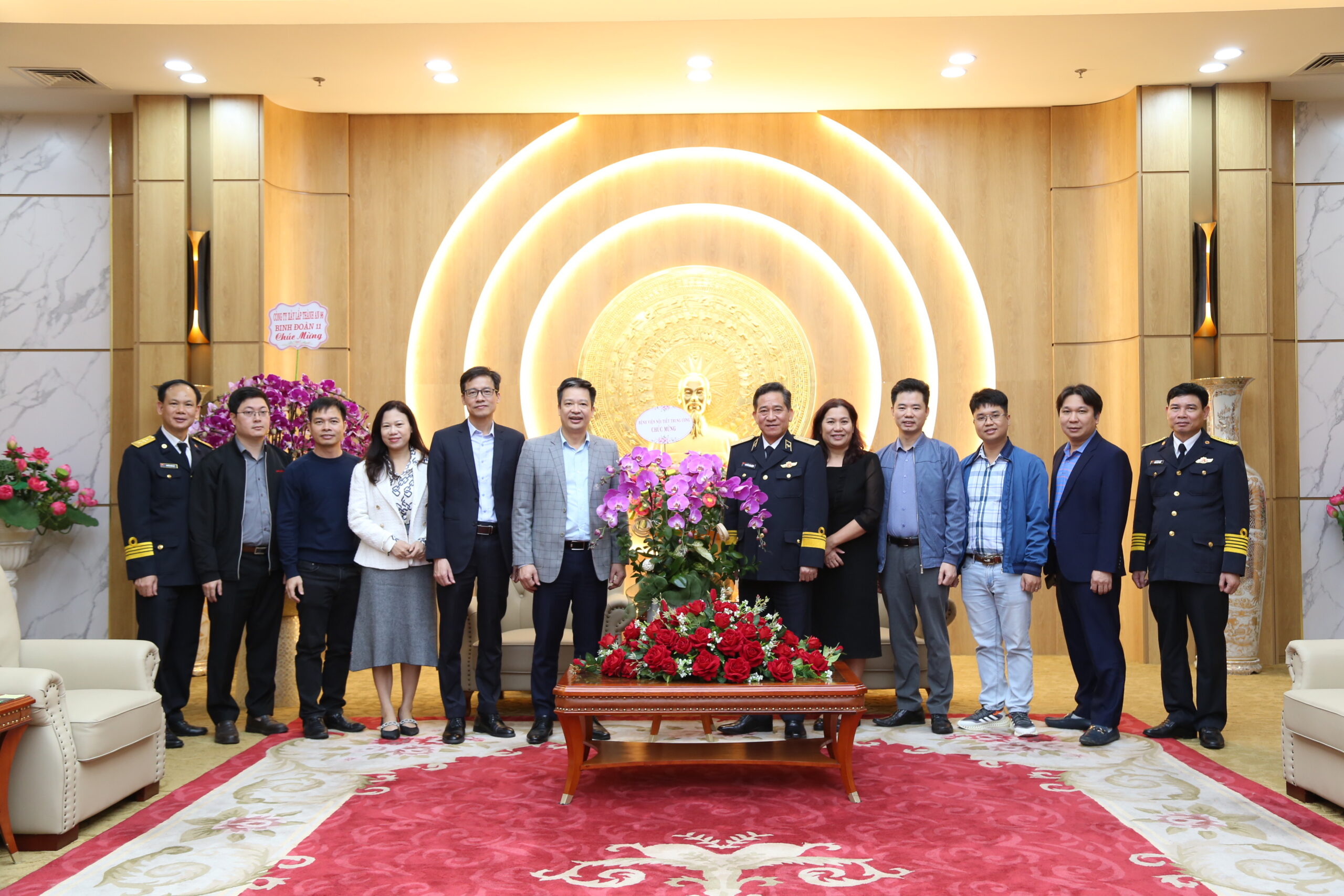 Bệnh viện Nội tiết Trung ương tới thăm, gặp mặt chúc mừng Quân chủng Hải quân nhân dịp kỷ niệm 81 năm ngày thành lập Quân đội nhân dân Việt Nam (22/12/1944 – 22/12/2025)