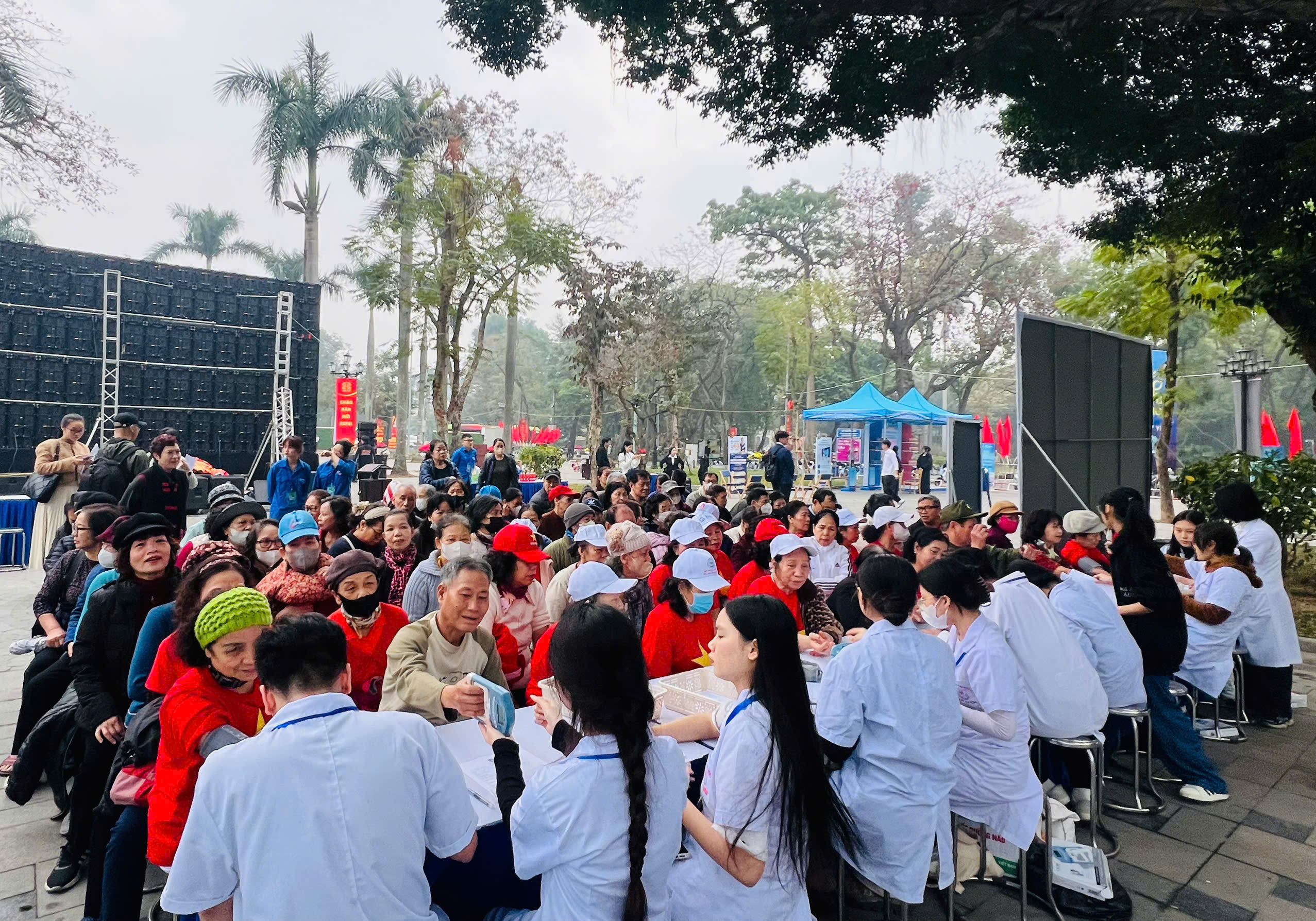 Bệnh viện Nội tiết Trung ương tham gia khám sức khỏe từ thiện cho người cao tuổi