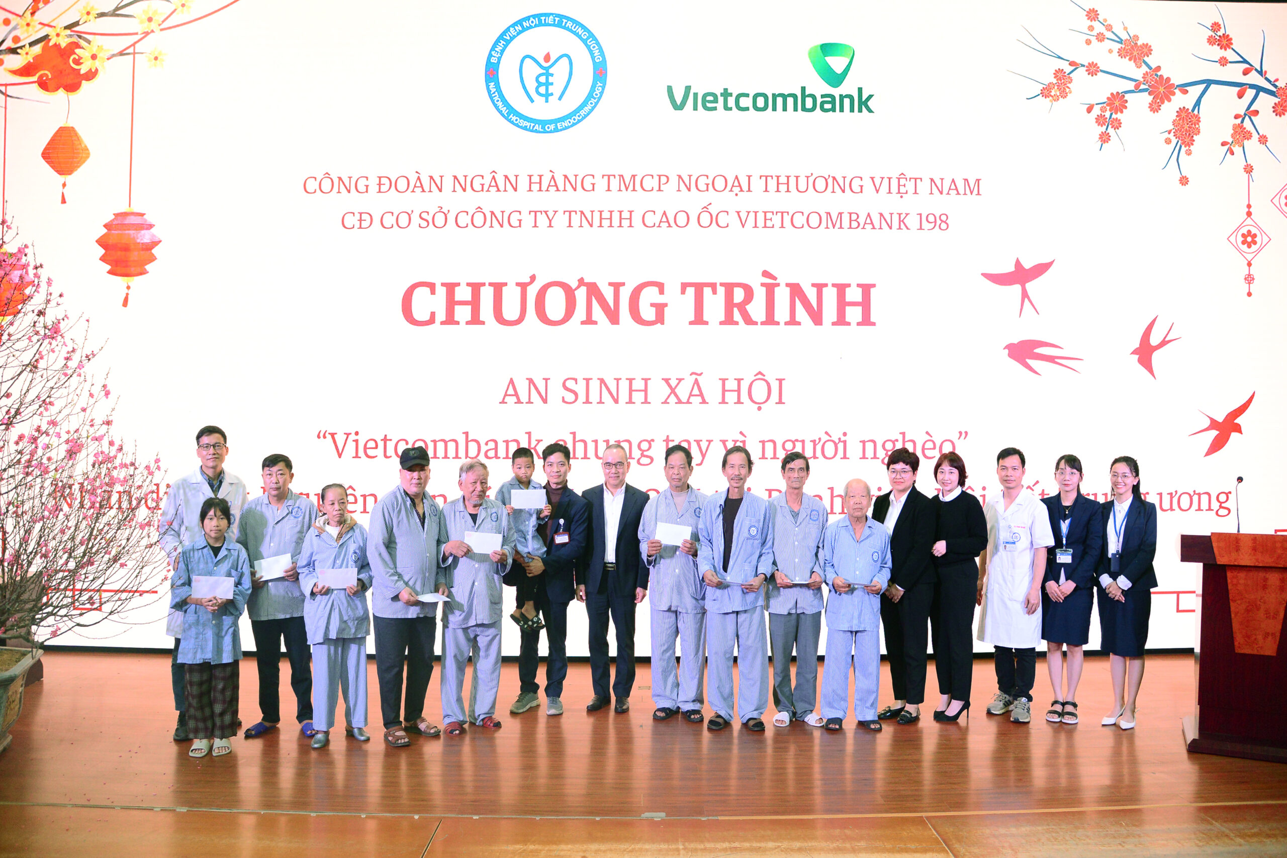 Bệnh viện Nội tiết Trung ương tổ chức chương trình: “Vietcombank chung tay vì người nghèo” nhân dịp Tết Bính Ngọ 2026