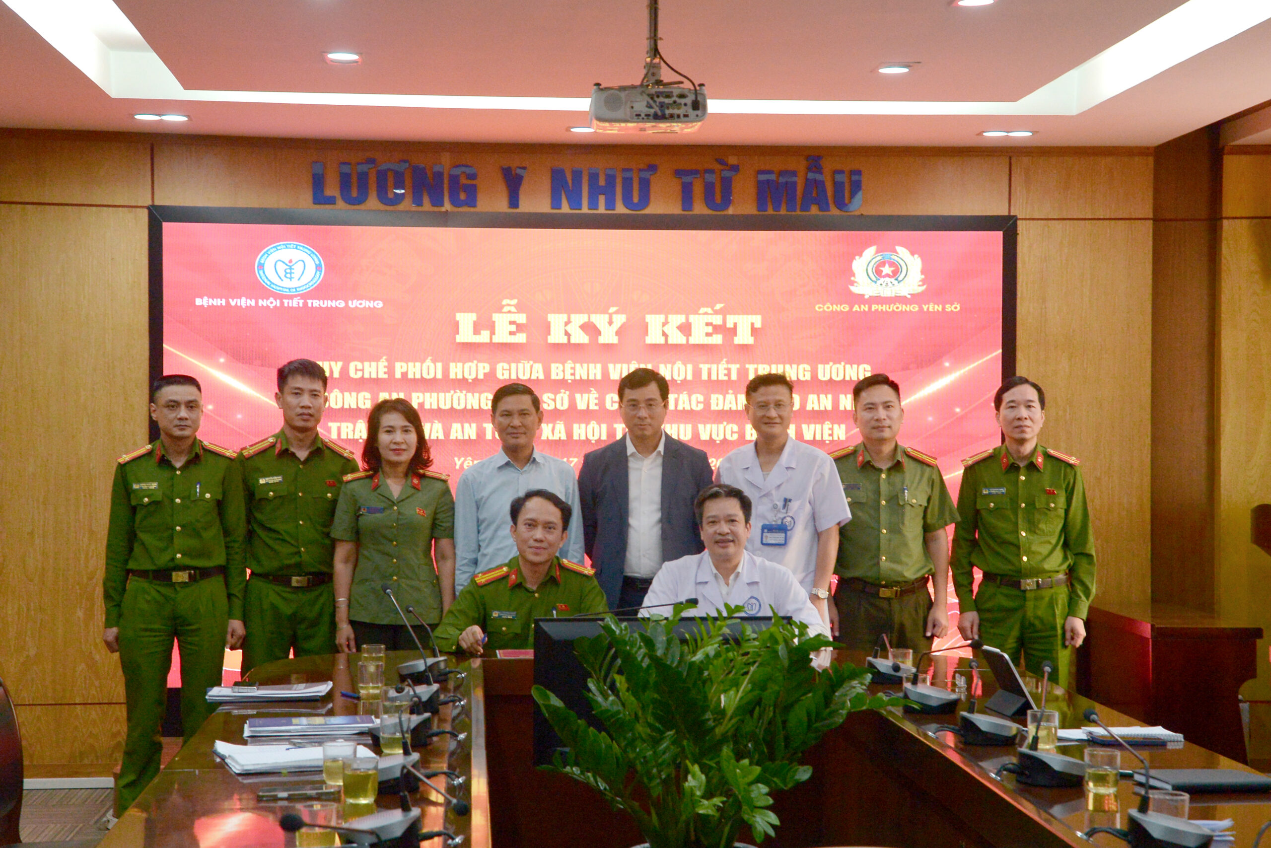 Lễ ký kết Quy chế phối hợp giữa Bệnh viện Nội tiết Trung ương và Công an phường Yên Sở