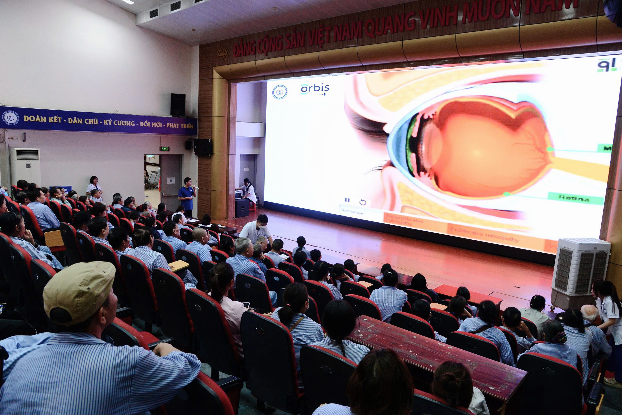 Truyền thông giáo dục sức khỏe với chủ đề: Hướng dẫn chăm sóc mắt cho người bệnh đái tháo đường