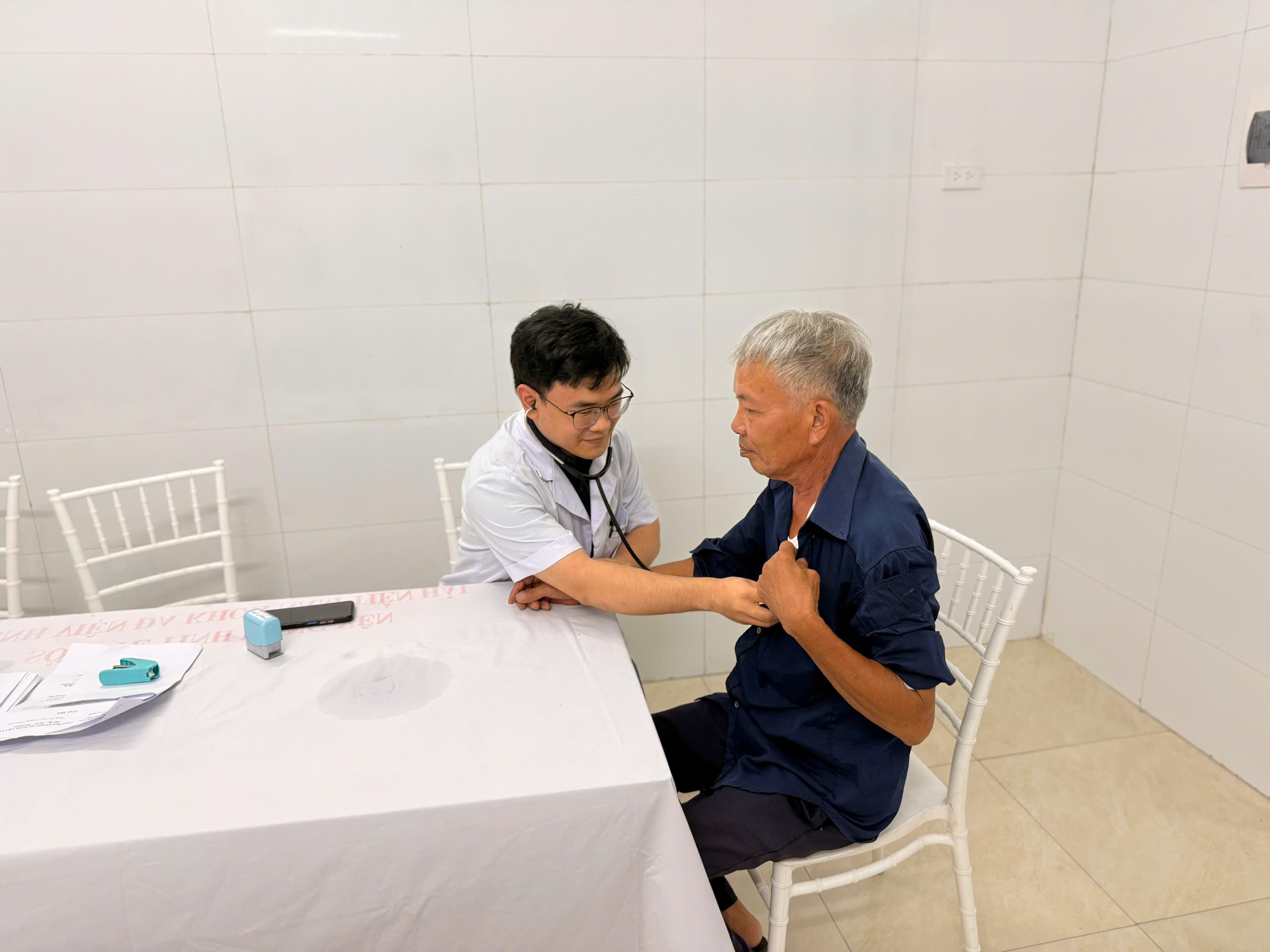 Phát hiện nhiều trường hợp sử dụng thuốc giảm đau kéo dài biểu hiện kiểu hình cushing, rối loạn lipid và đường huyết cao