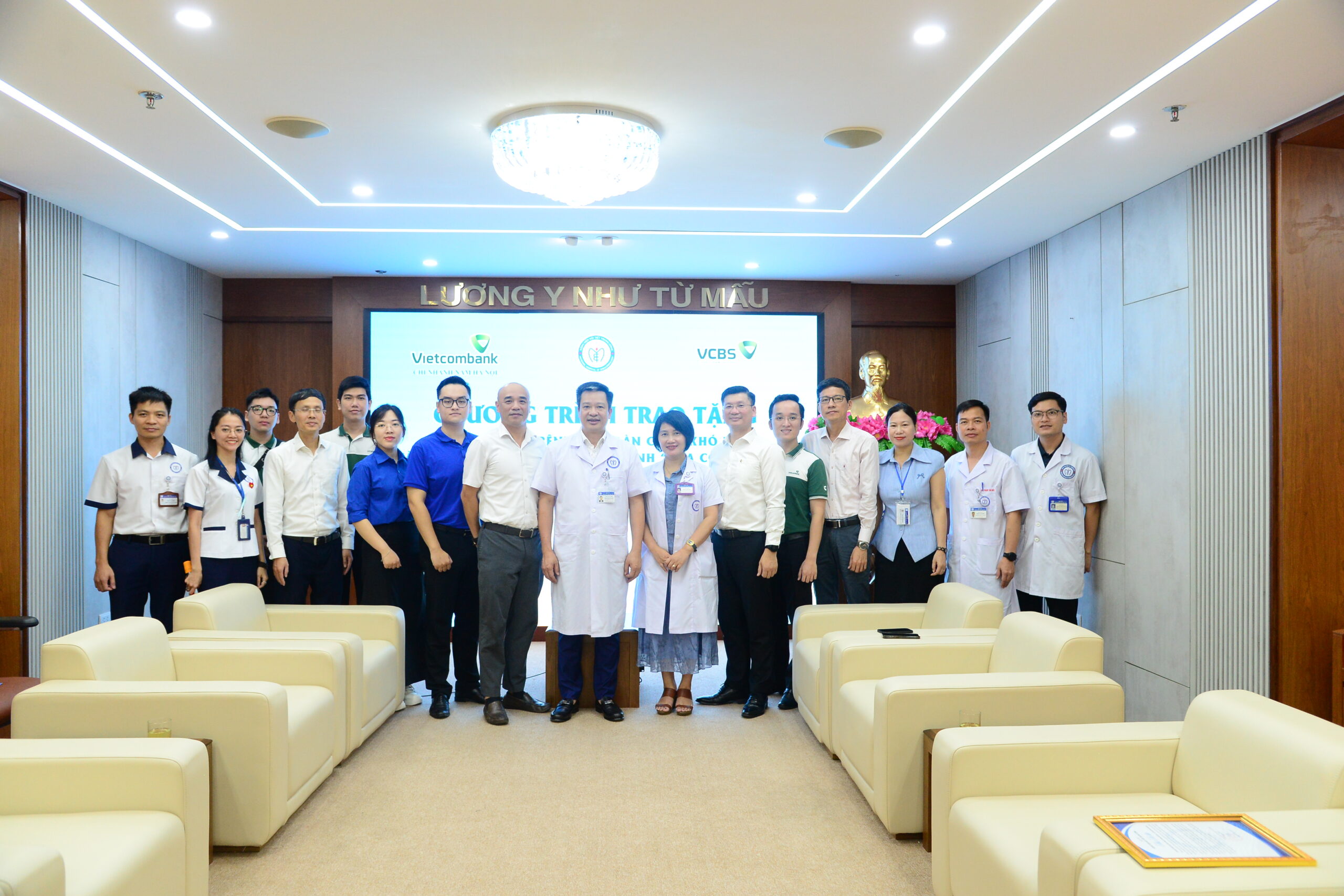 Tiếp nhận tài trợ từ Ngân hàng TMCP Ngoại thương Việt Nam – Chi nhánh Nam Hà Nội và Công ty TNHH Chứng khoán Ngân hàng TMCP Ngoại thương Việt Nam